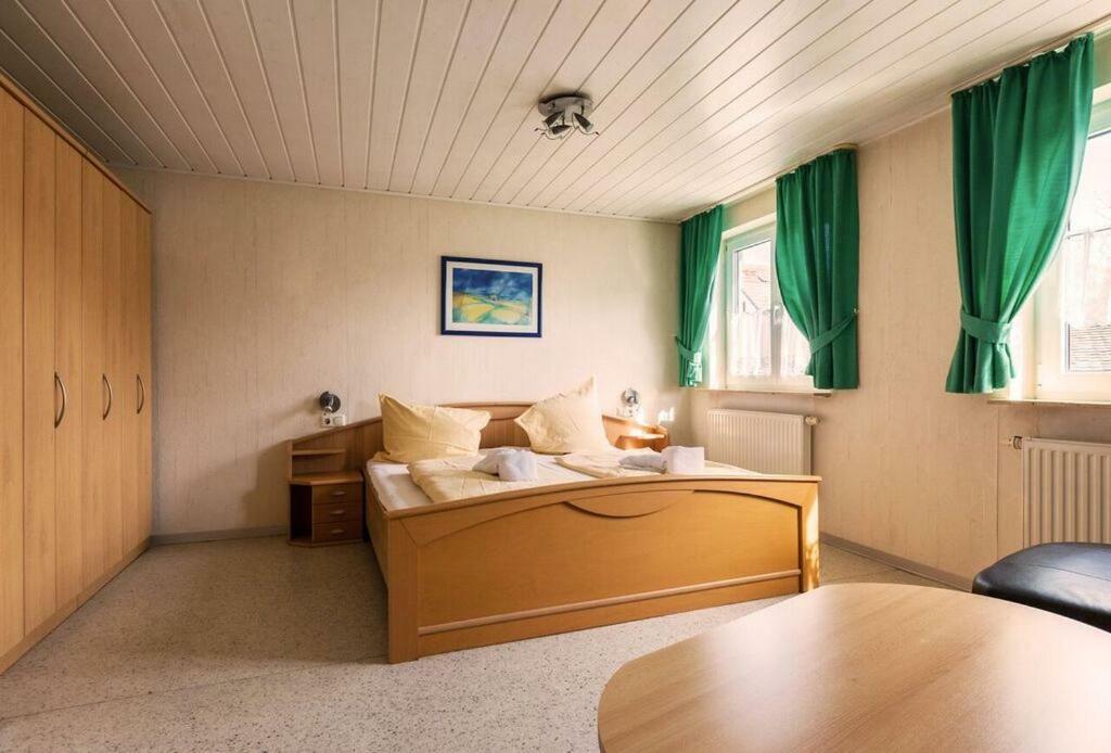 Pension Goldene Mitte Groß-Zimmern Exteriör bild
