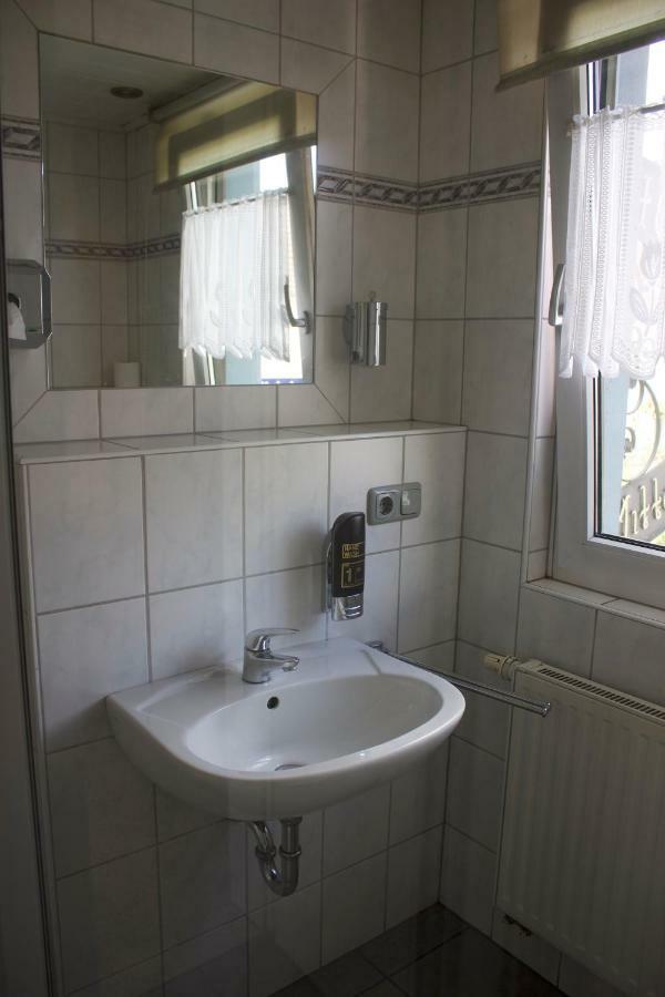 Pension Goldene Mitte Groß-Zimmern Exteriör bild