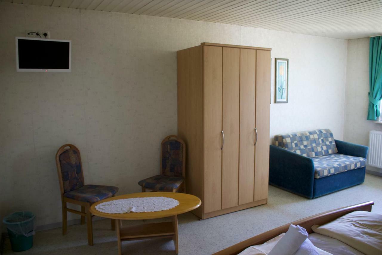 Pension Goldene Mitte Groß-Zimmern Exteriör bild