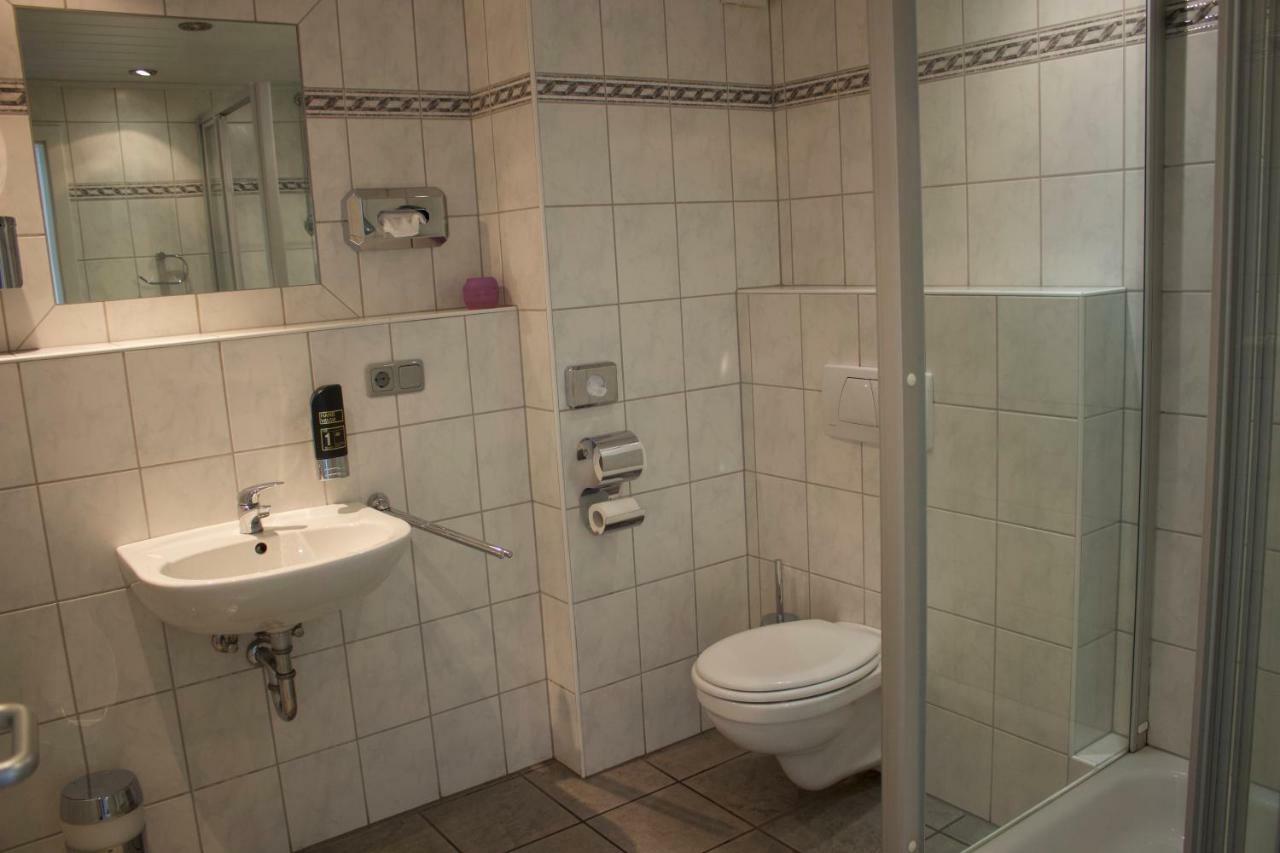 Pension Goldene Mitte Groß-Zimmern Exteriör bild